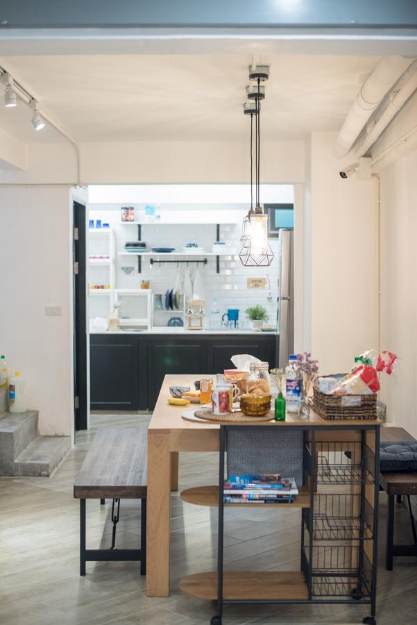 Moon House Hostel Bangkok Exterior photo