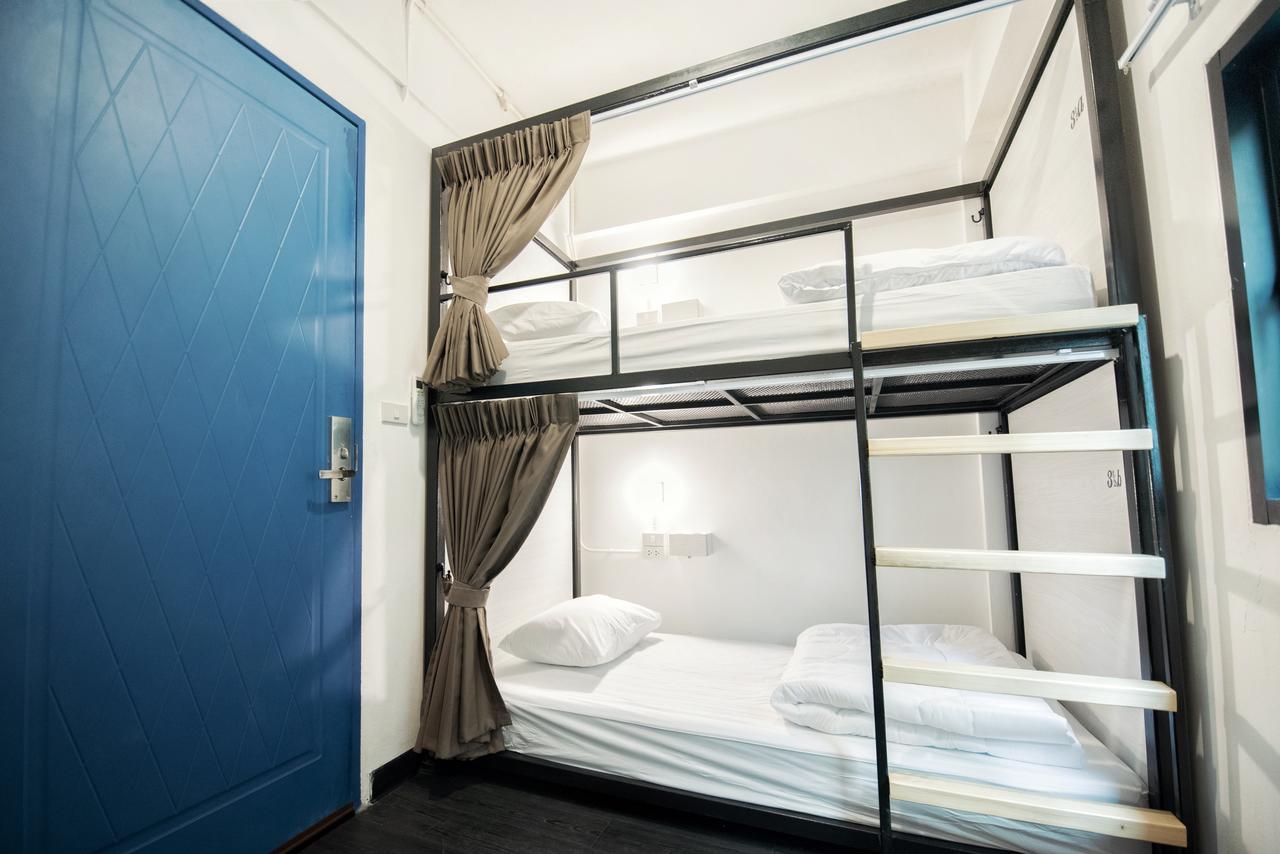 Moon House Hostel Bangkok Exterior photo