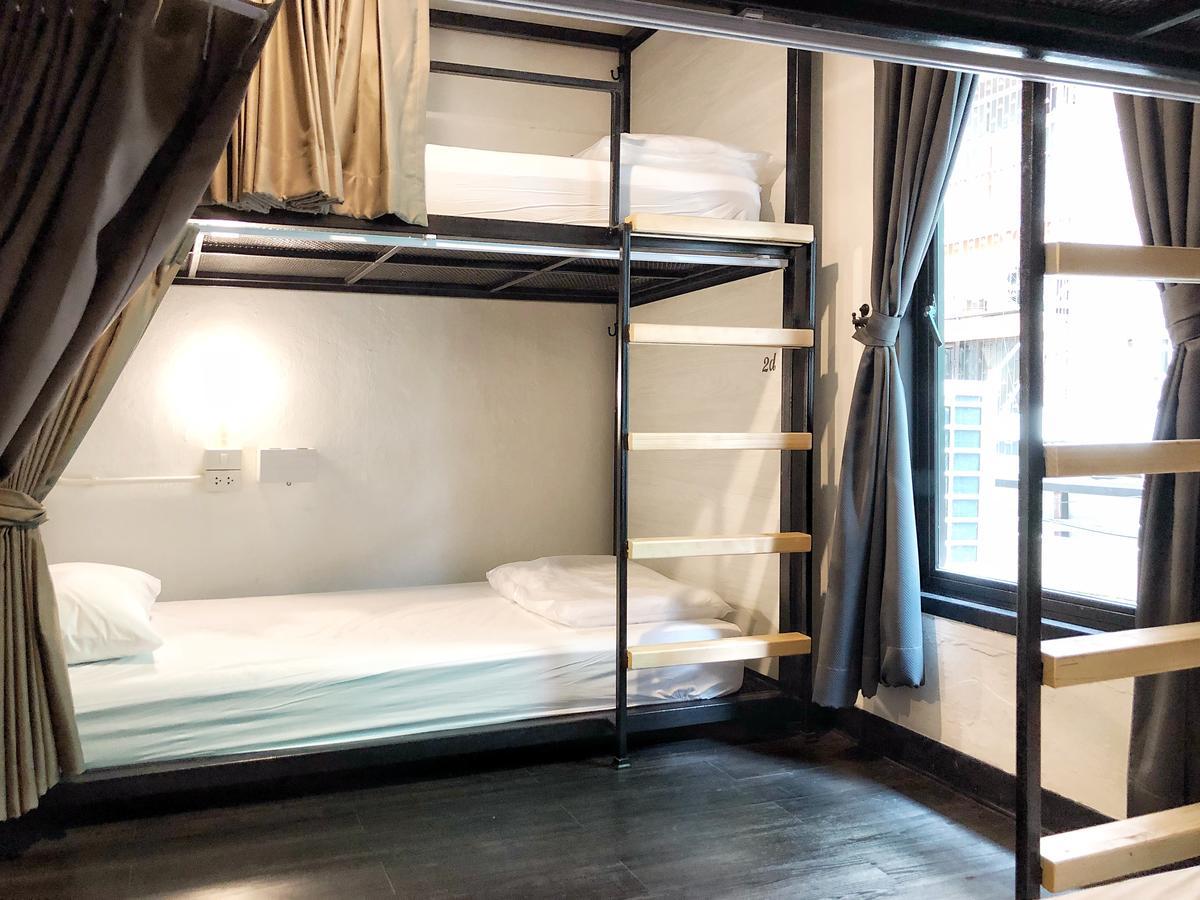 Moon House Hostel Bangkok Exterior photo